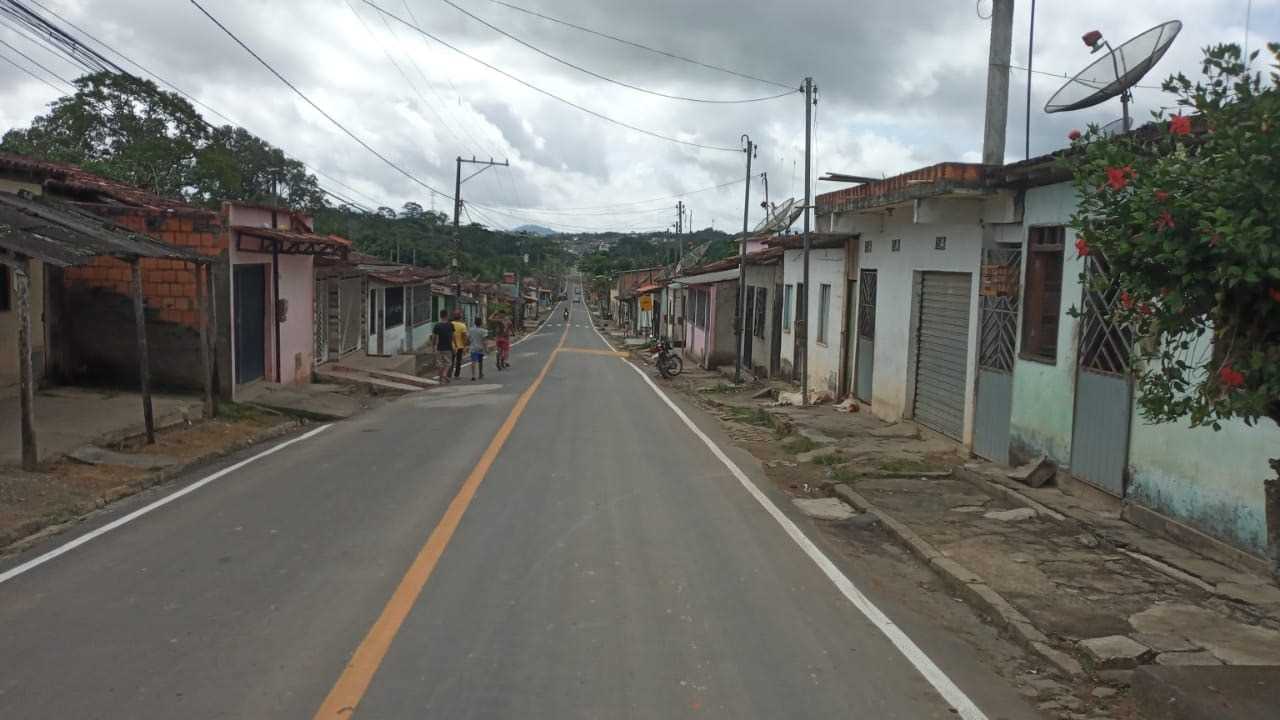 Camacã: Serviço de esgoto, asfalto e revitalização de praças foram entregues em Leoventura oficialmente